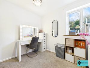 Bedroom- click for photo gallery